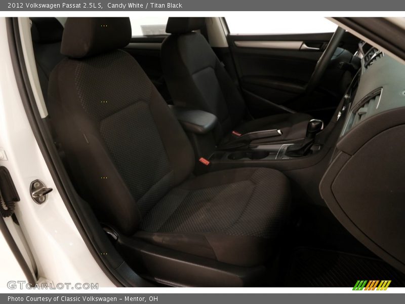 Candy White / Titan Black 2012 Volkswagen Passat 2.5L S
