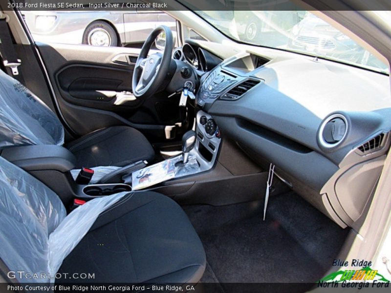 Ingot Silver / Charcoal Black 2018 Ford Fiesta SE Sedan