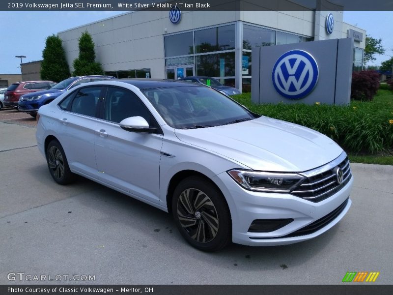 Front 3/4 View of 2019 Jetta SEL Premium