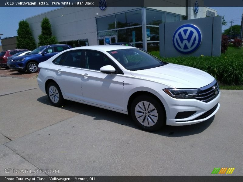 Front 3/4 View of 2019 Jetta S