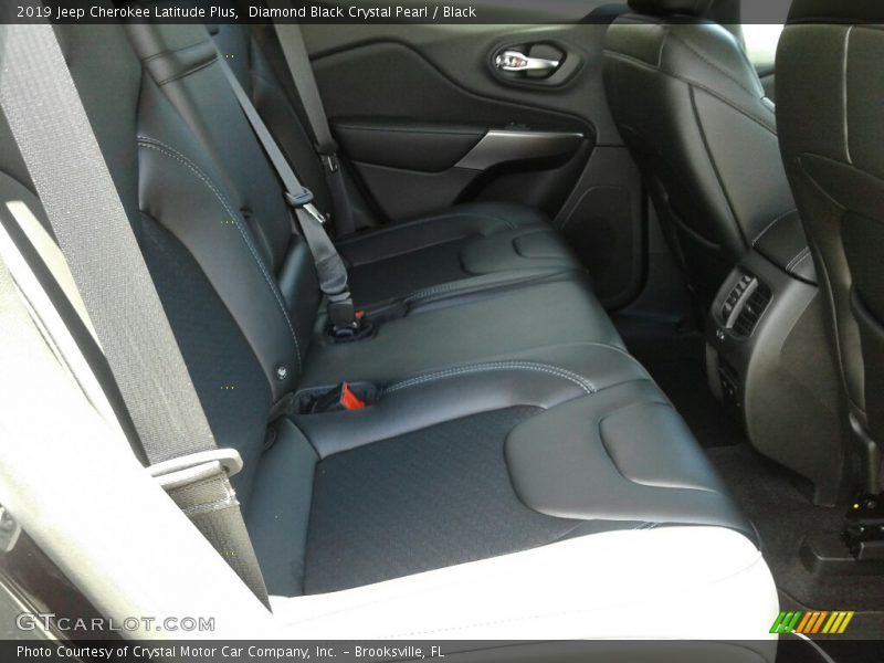 Diamond Black Crystal Pearl / Black 2019 Jeep Cherokee Latitude Plus