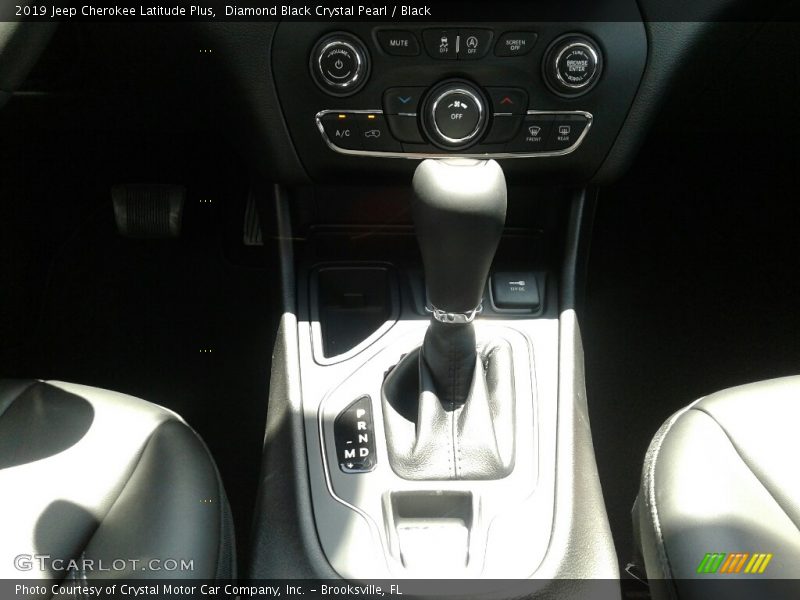 Diamond Black Crystal Pearl / Black 2019 Jeep Cherokee Latitude Plus