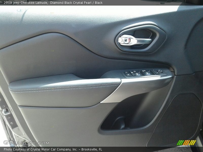 Diamond Black Crystal Pearl / Black 2019 Jeep Cherokee Latitude