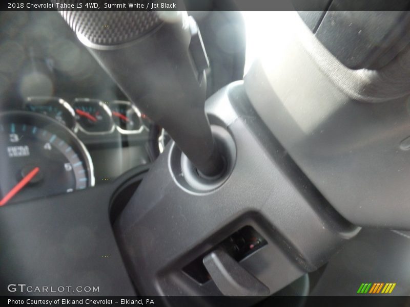 Summit White / Jet Black 2018 Chevrolet Tahoe LS 4WD