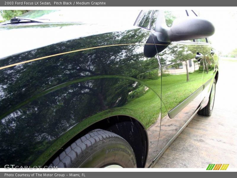 Pitch Black / Medium Graphite 2003 Ford Focus LX Sedan