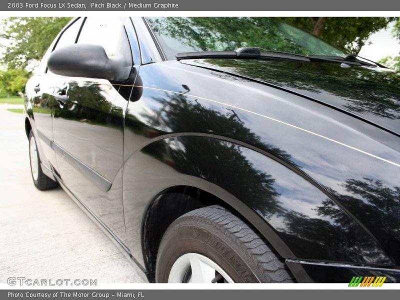 Pitch Black / Medium Graphite 2003 Ford Focus LX Sedan