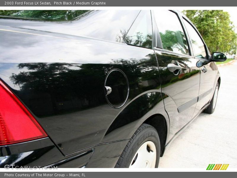 Pitch Black / Medium Graphite 2003 Ford Focus LX Sedan