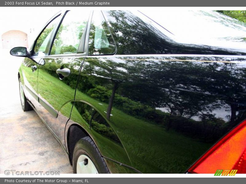 Pitch Black / Medium Graphite 2003 Ford Focus LX Sedan