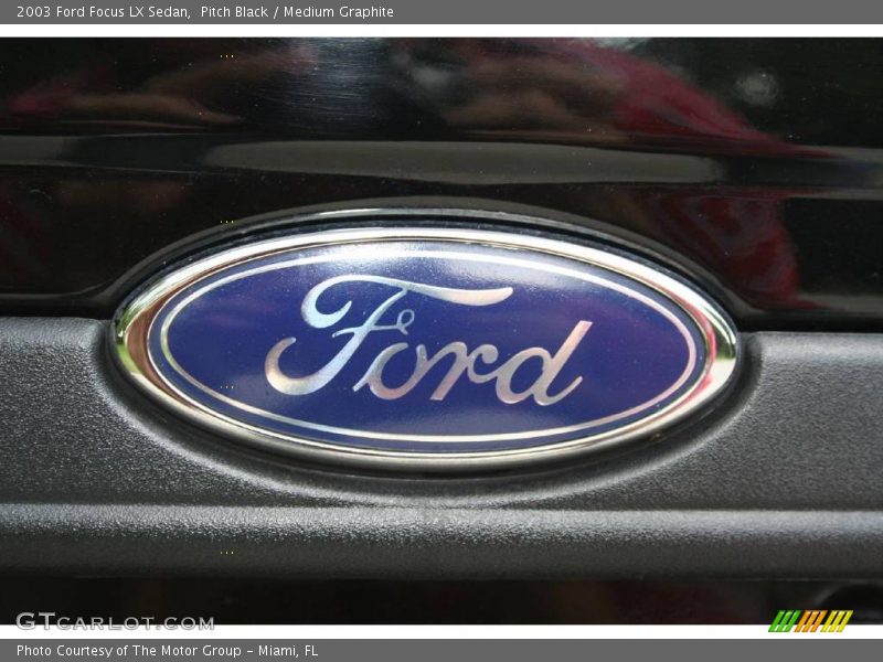 Pitch Black / Medium Graphite 2003 Ford Focus LX Sedan