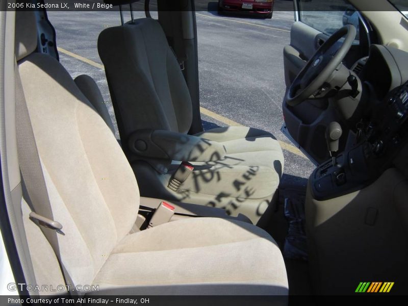 White / Beige 2006 Kia Sedona LX