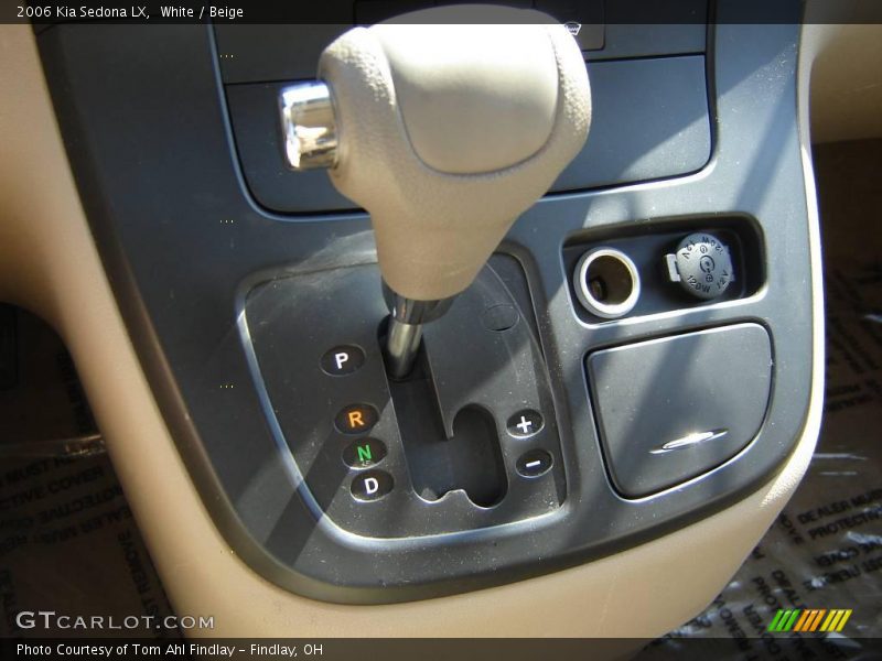 White / Beige 2006 Kia Sedona LX