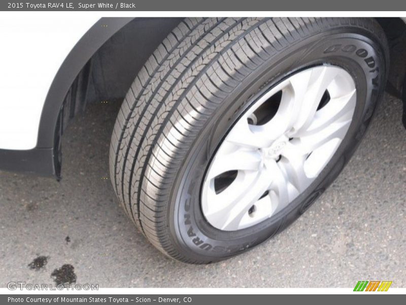 Super White / Black 2015 Toyota RAV4 LE
