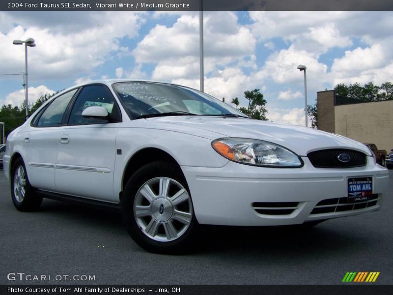 Vibrant White / Medium Graphite 2004 Ford Taurus SEL Sedan