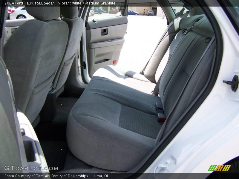 Vibrant White / Medium Graphite 2004 Ford Taurus SEL Sedan