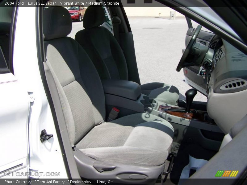Vibrant White / Medium Graphite 2004 Ford Taurus SEL Sedan