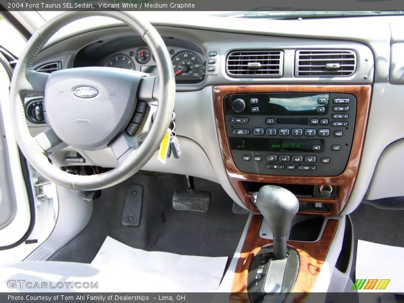 Vibrant White / Medium Graphite 2004 Ford Taurus SEL Sedan