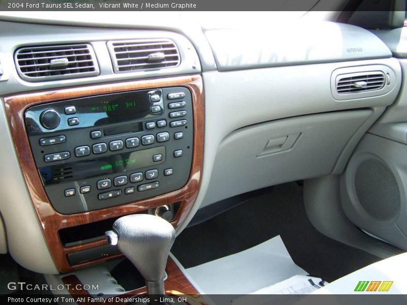 Vibrant White / Medium Graphite 2004 Ford Taurus SEL Sedan