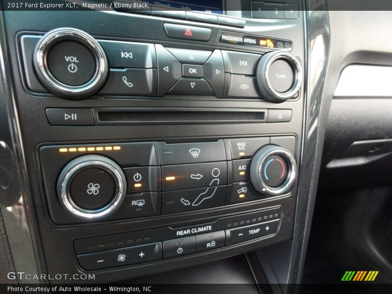 Magnetic / Ebony Black 2017 Ford Explorer XLT