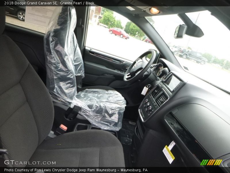 Granite Pearl / Black 2018 Dodge Grand Caravan SE