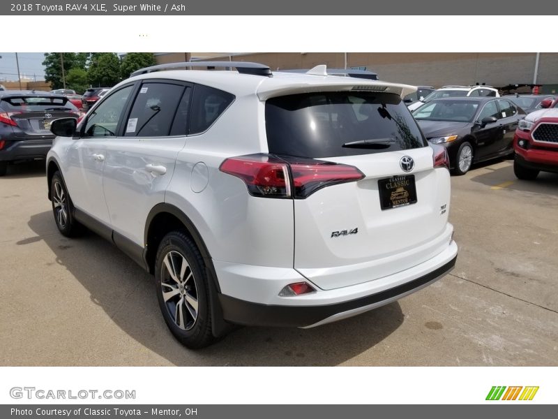 Super White / Ash 2018 Toyota RAV4 XLE