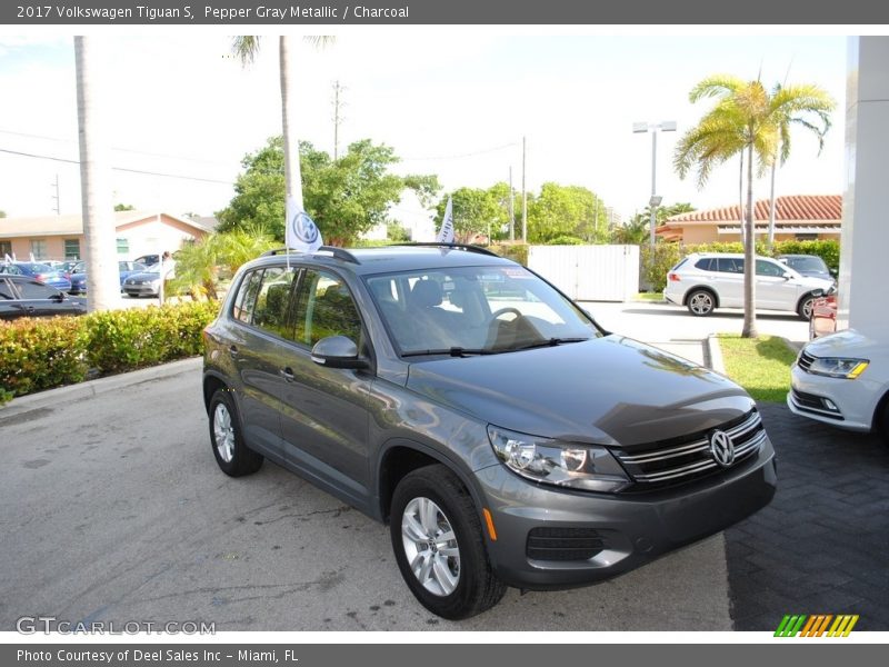 Pepper Gray Metallic / Charcoal 2017 Volkswagen Tiguan S