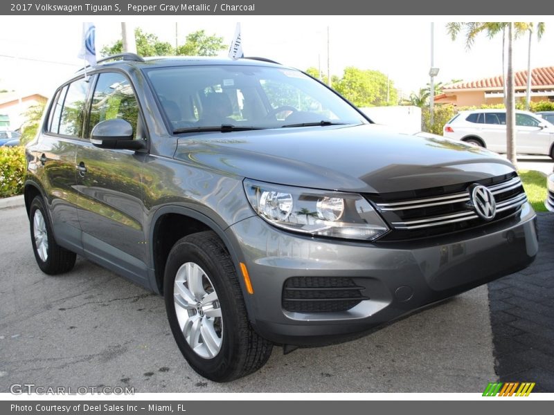 Pepper Gray Metallic / Charcoal 2017 Volkswagen Tiguan S