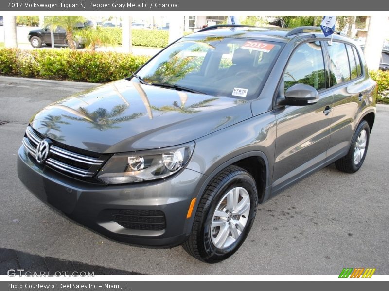 Pepper Gray Metallic / Charcoal 2017 Volkswagen Tiguan S