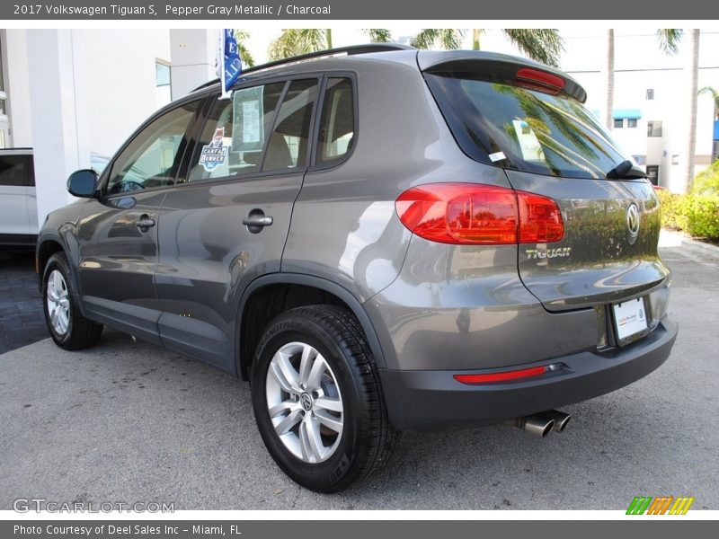 Pepper Gray Metallic / Charcoal 2017 Volkswagen Tiguan S