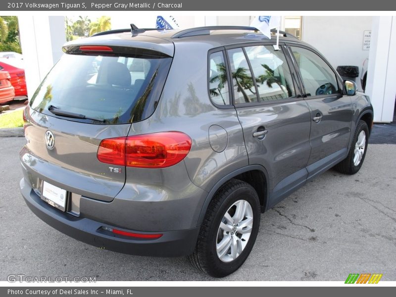 Pepper Gray Metallic / Charcoal 2017 Volkswagen Tiguan S