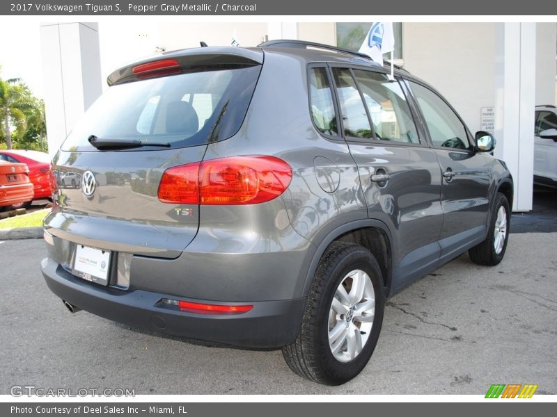 Pepper Gray Metallic / Charcoal 2017 Volkswagen Tiguan S