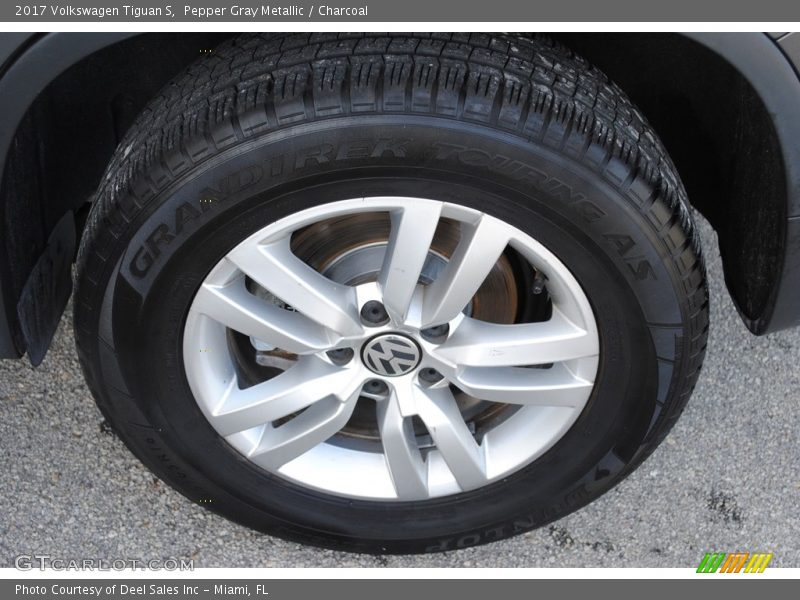 Pepper Gray Metallic / Charcoal 2017 Volkswagen Tiguan S