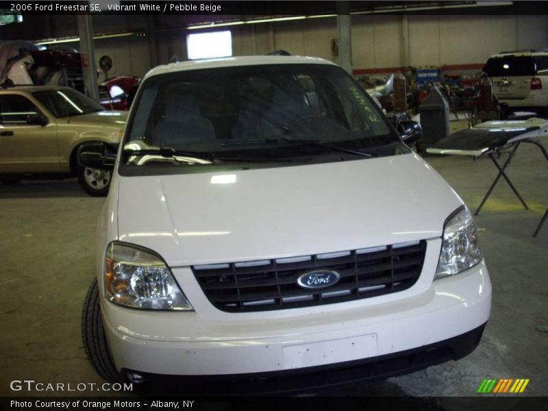 Vibrant White / Pebble Beige 2006 Ford Freestar SE