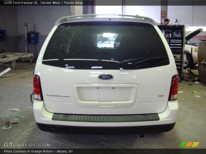 Vibrant White / Pebble Beige 2006 Ford Freestar SE