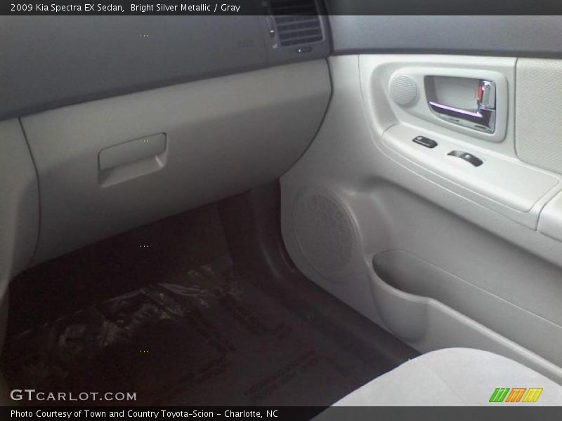 Bright Silver Metallic / Gray 2009 Kia Spectra EX Sedan