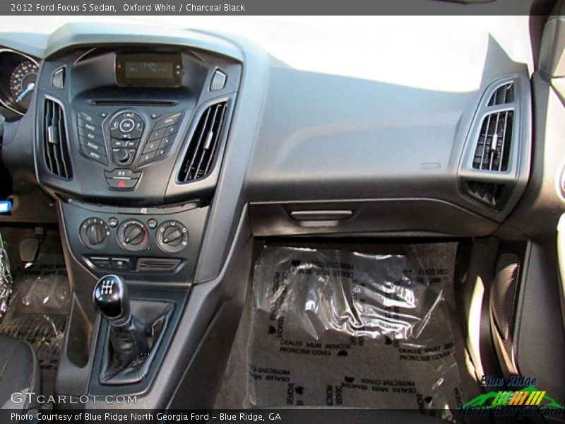 Oxford White / Charcoal Black 2012 Ford Focus S Sedan
