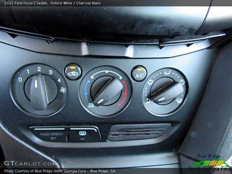 Oxford White / Charcoal Black 2012 Ford Focus S Sedan