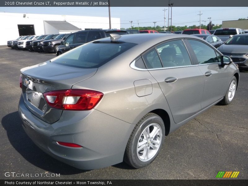 Pepperdust Metallic / Jet Black 2018 Chevrolet Cruze LT