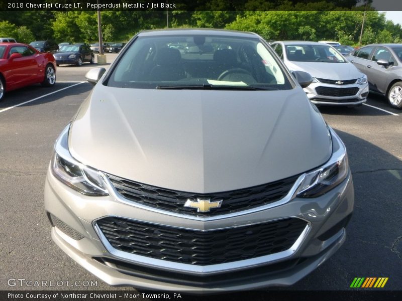 Pepperdust Metallic / Jet Black 2018 Chevrolet Cruze LT