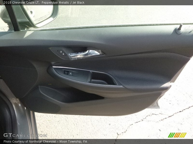Pepperdust Metallic / Jet Black 2018 Chevrolet Cruze LT