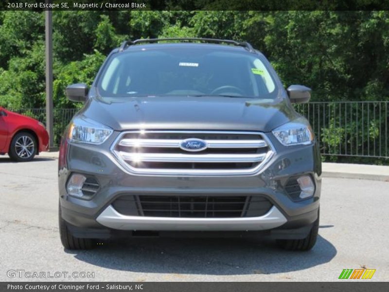 Magnetic / Charcoal Black 2018 Ford Escape SE