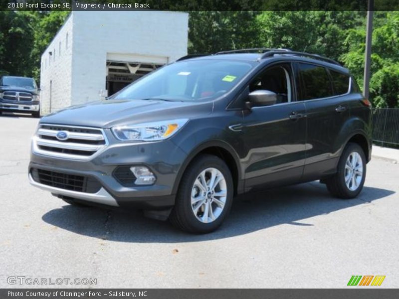 Magnetic / Charcoal Black 2018 Ford Escape SE