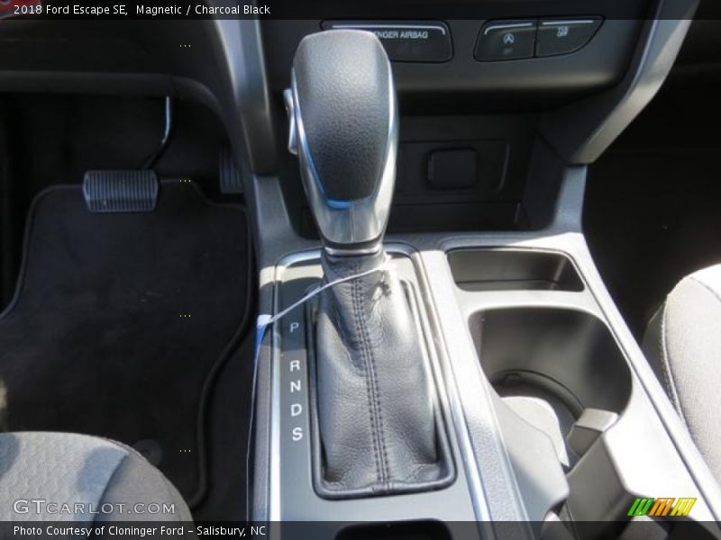 Magnetic / Charcoal Black 2018 Ford Escape SE