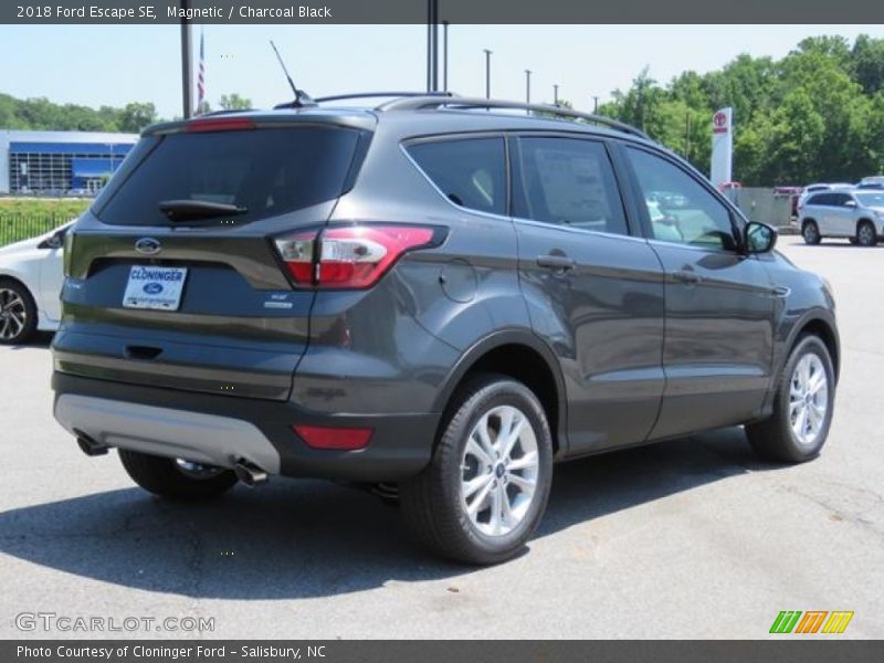 Magnetic / Charcoal Black 2018 Ford Escape SE