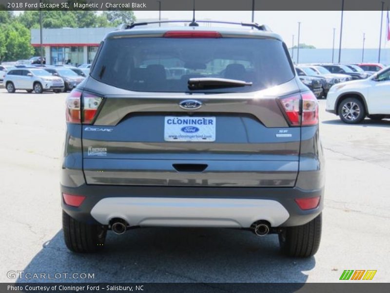 Magnetic / Charcoal Black 2018 Ford Escape SE