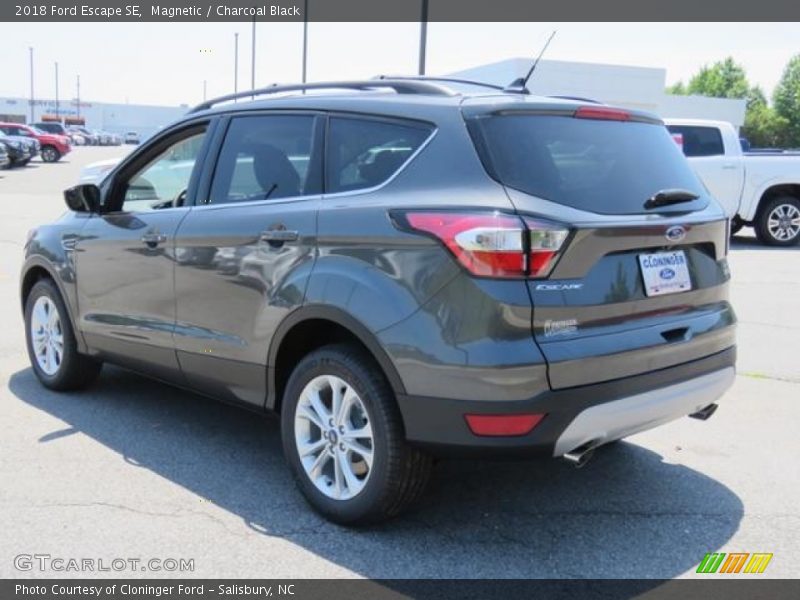 Magnetic / Charcoal Black 2018 Ford Escape SE