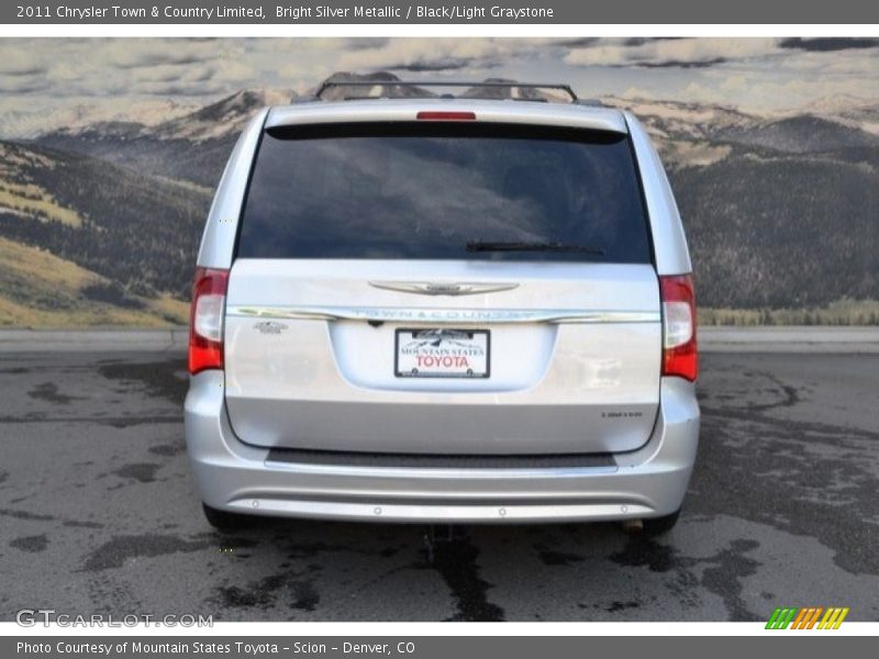 Bright Silver Metallic / Black/Light Graystone 2011 Chrysler Town & Country Limited