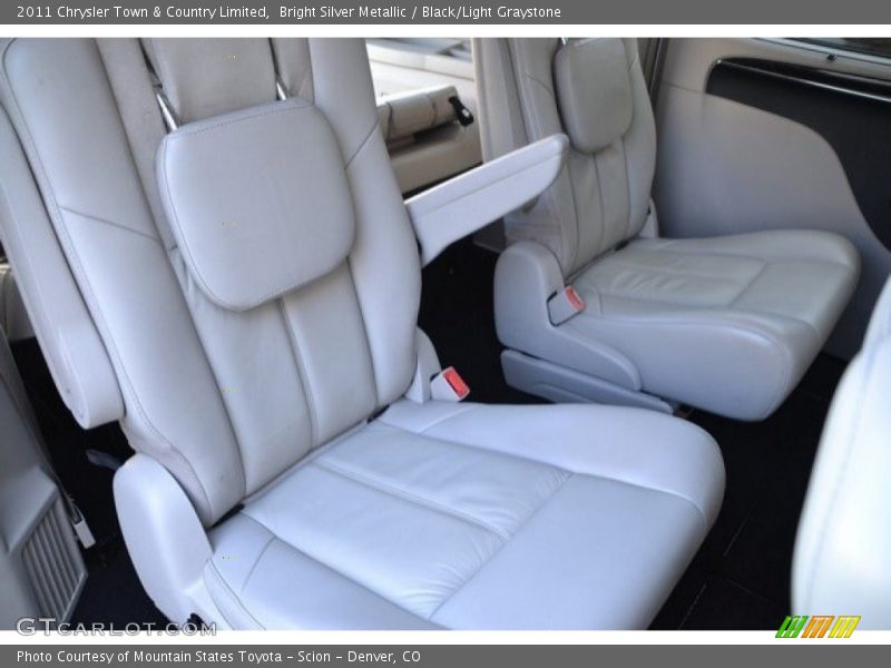 Bright Silver Metallic / Black/Light Graystone 2011 Chrysler Town & Country Limited