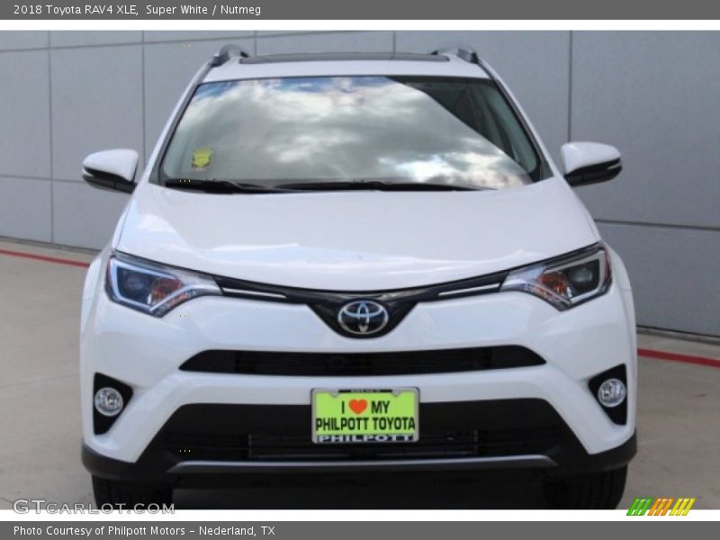 Super White / Nutmeg 2018 Toyota RAV4 XLE