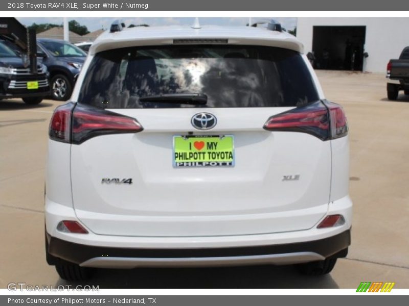 Super White / Nutmeg 2018 Toyota RAV4 XLE