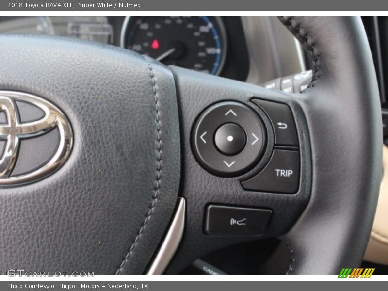 Super White / Nutmeg 2018 Toyota RAV4 XLE